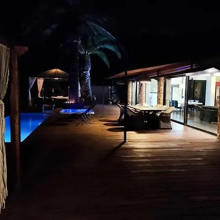 Primera Linea, Piscina, Jacuzzi Y Playa Privada Vila *