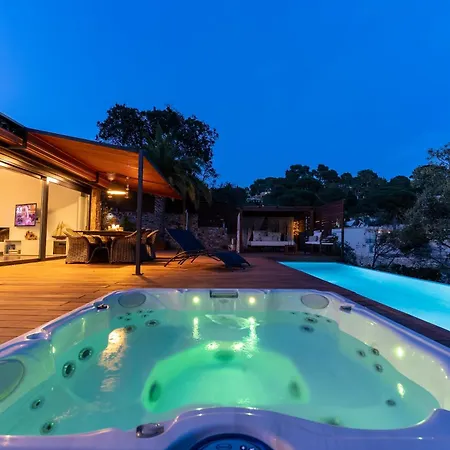ヴィラ Primera Linea, Piscina, Jacuzzi Y Playa Privada トッサ・デ・マール